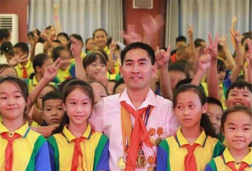 那个千里背疯娘上大学的"贵州孝子"刘秀祥,现在如何了_母亲_生活_父亲