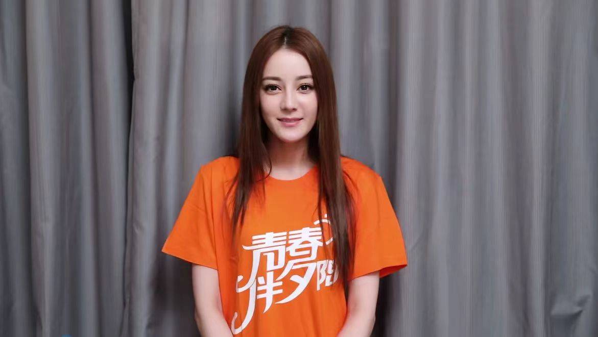 家人给予她的温暖化作了蓬勃的力量,在一次次活动的实践中,迪丽热巴又