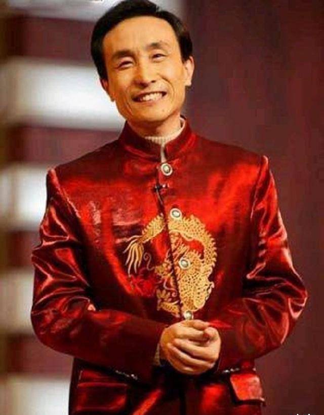 巩汉林登春晚18次,被"赵妈"一句话点醒,隐退21年仍没放弃表演_小品