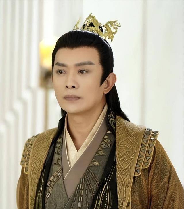 在大学四年的时间里,黄海冰就出演了《隋阳燕》,《花木兰》等古装剧