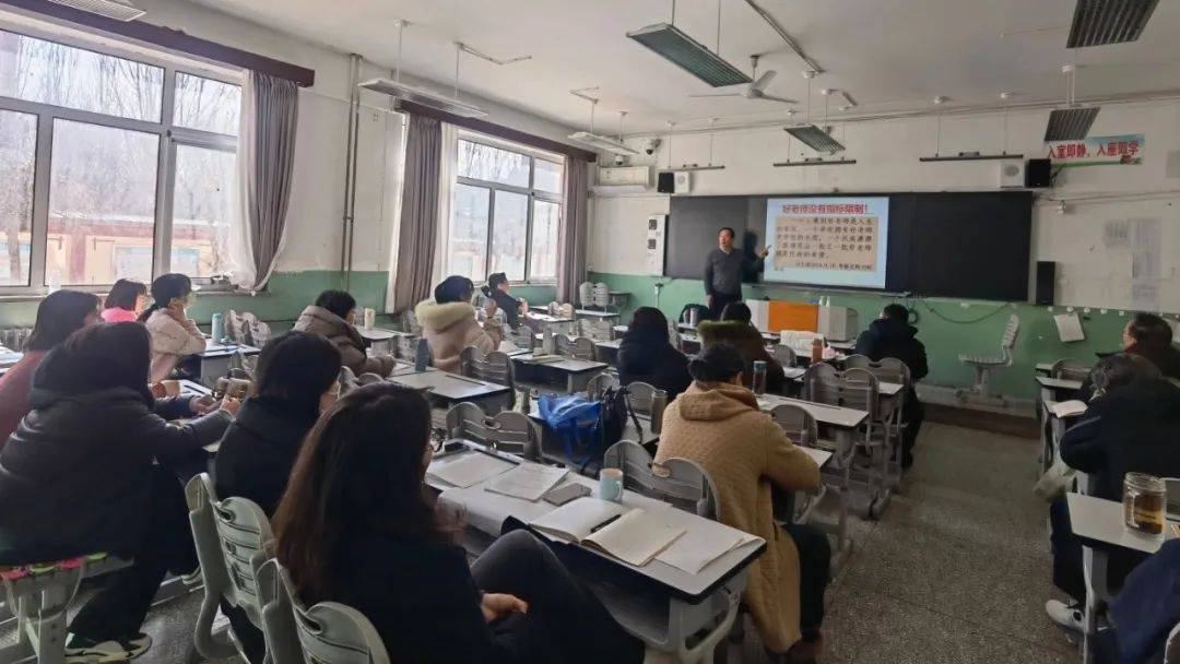廊坊八中诚邀九大学科专家进行培训 开启新学期教研活动_高考_课堂