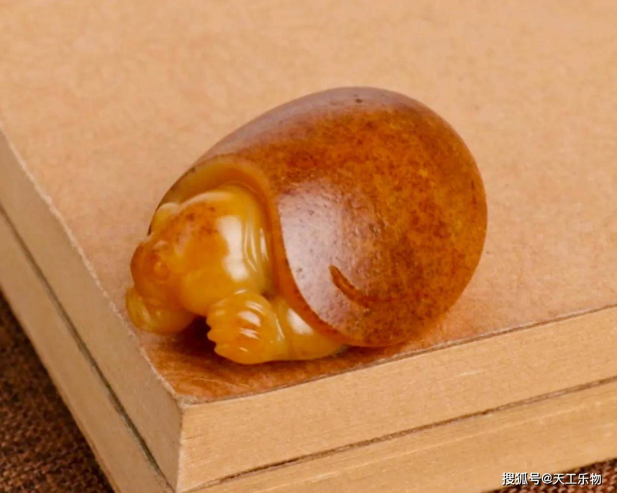 十切九垮的和田籽料"龙龟"!告诉您完美黄沁究竟多稀缺?