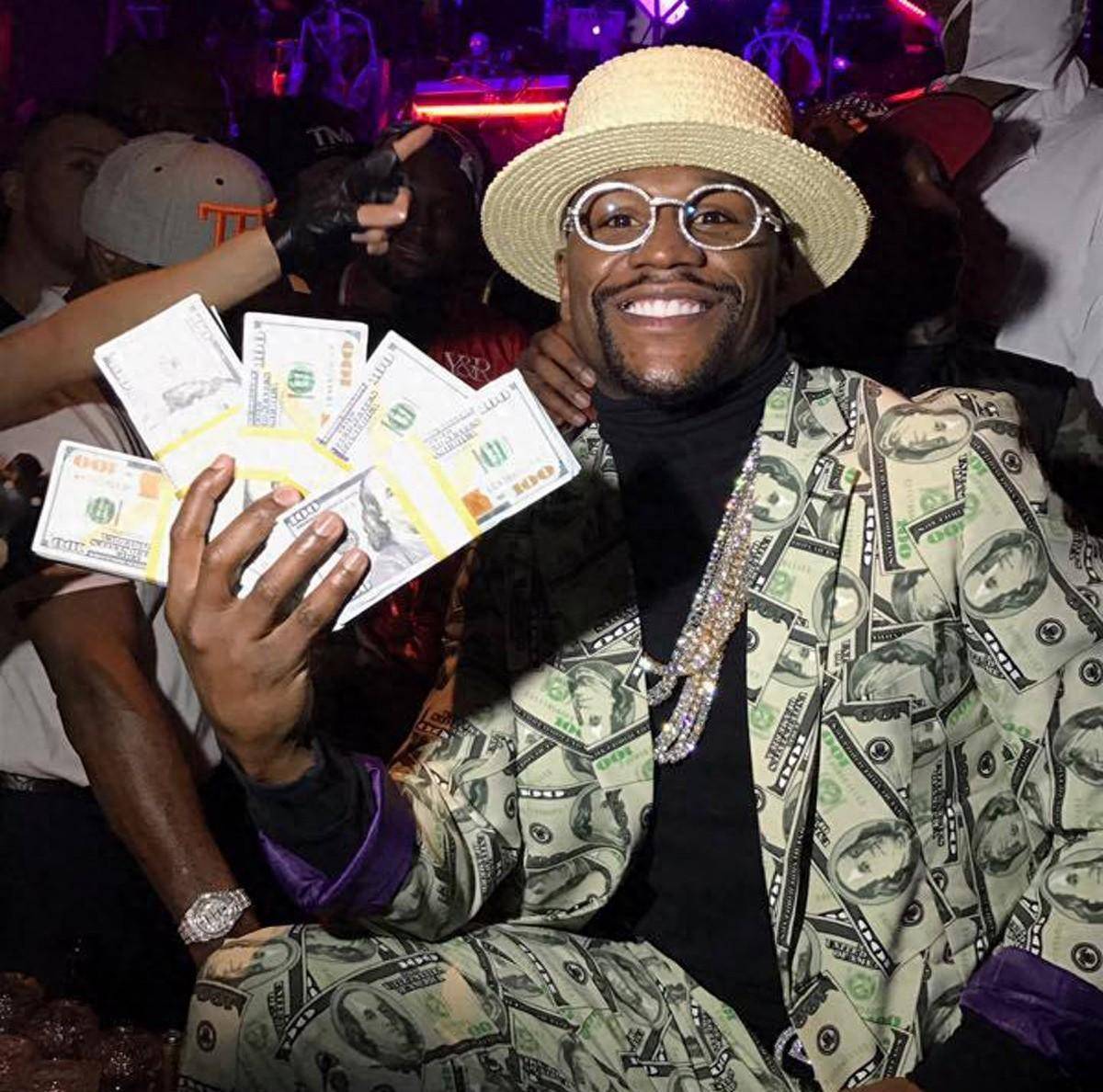 梅威瑟抱怨帕奎奥,指责对方透露二番战,声称已经得到400万美元_双方