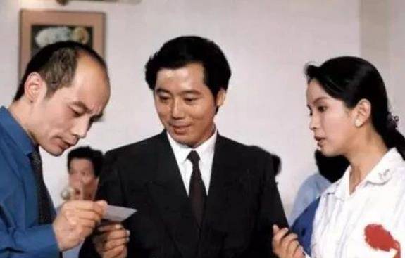 "抛妻弃子"李成儒:二婚娶小18岁青衣,转身又恋小28岁演员_生活_事业