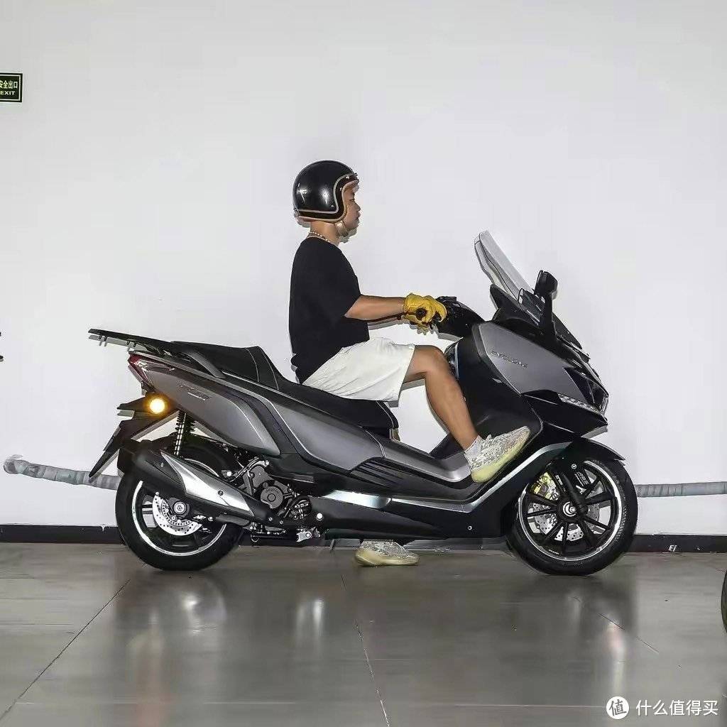 赛科龙rt3成为新"卷王",配17l油箱,坐垫还带加热_搜狐汽车_搜狐网