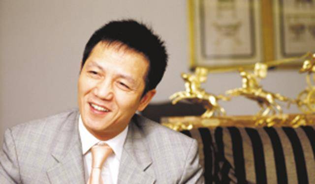 从穷小子到上海首富:他放言:超越李嘉诚,却两次入狱