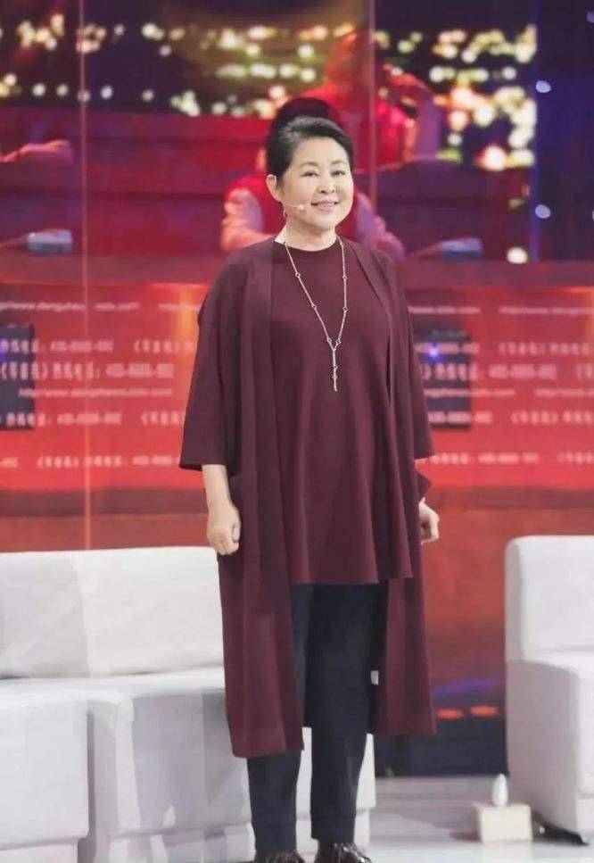 辞掉电视铁饭碗,当演员,这4位前电视主持人,有人火了,有人糊了_倪萍