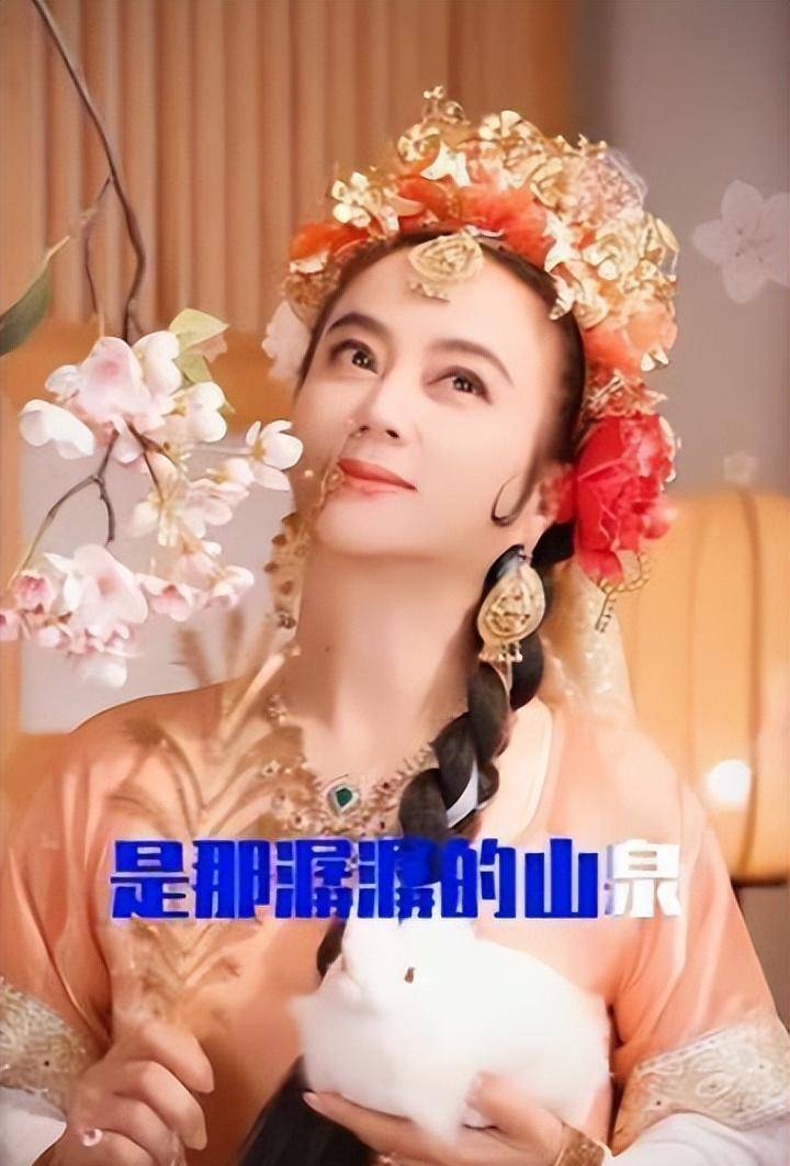 "甜歌皇后"李玲玉再穿"玉兔精"戏服,皮肤白皙引人羡慕_李玉玲_电视机