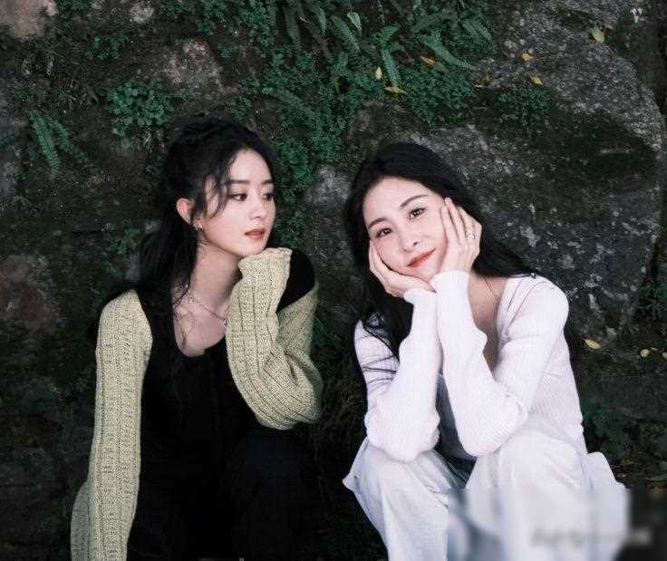 赵丽颖巴黎逛街被偶遇,闺蜜刘珂陪同,两人已相识十多年_成为了_成功