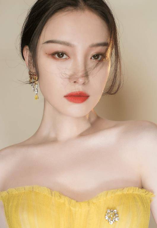 倪妮漂亮到让人不敢直视,女神身材好,气质更让人心动_感觉_长相_款式