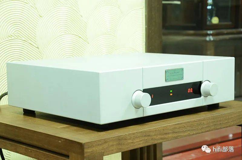 瑞士 高文 goldmund telos 390.5 合并功放_接地_的设计_金属