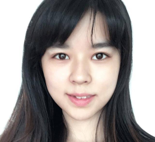 在这张照片中我们可以看到,沫子的这位同学,似乎也是名电竞选手,而他