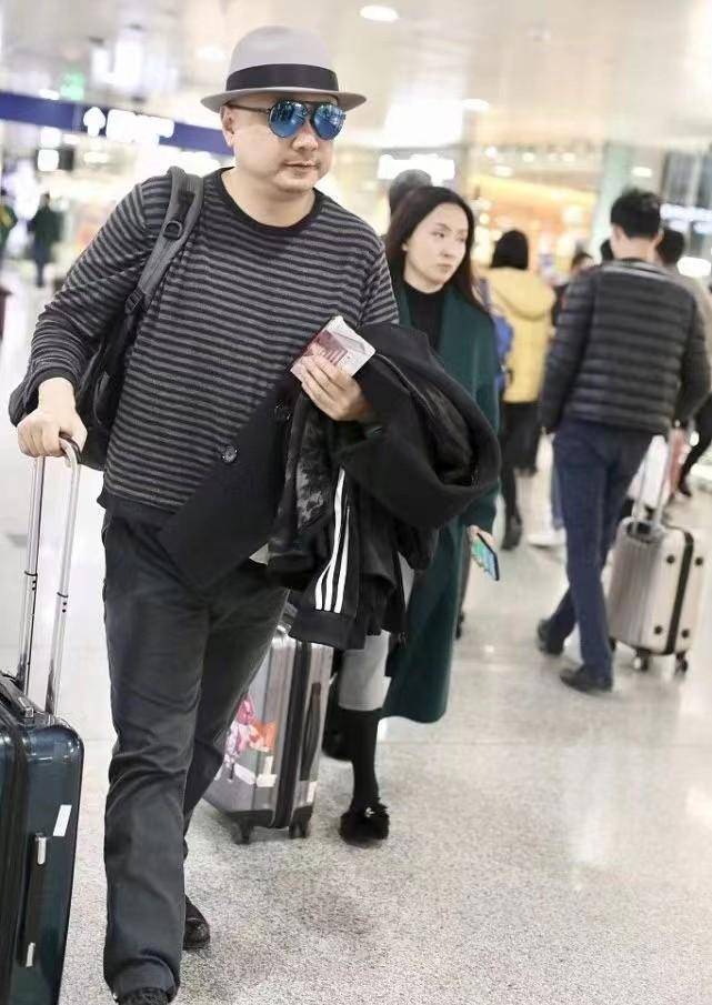 在当红时刻下嫁徐峥,婚后19年丈夫绯闻不断,陶虹图什么呢?