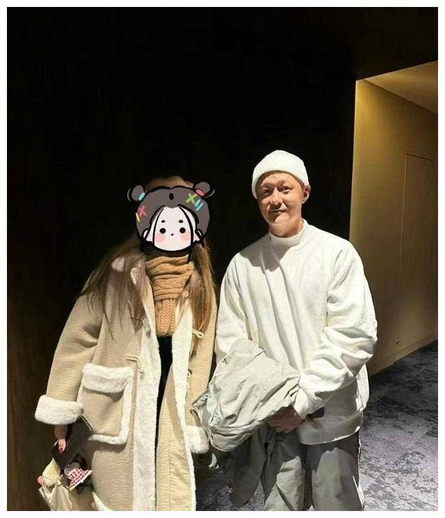 余文乐42岁近照曝光!苍老成老伯,大小眼严重,网友热议!