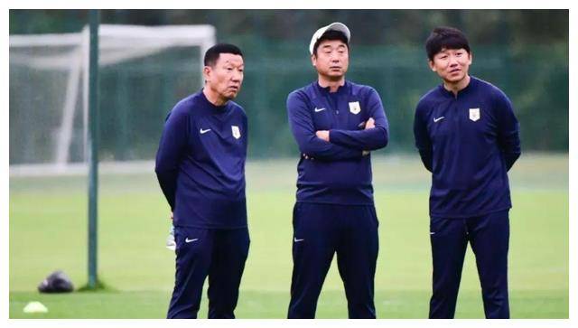 黄健翔犀利点评,范志毅等有所期待._山东泰山_中国_主帅