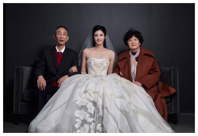 女足前国门1米88神似王祖贤,曾被邀参加非诚勿扰,晒出婚纱照!