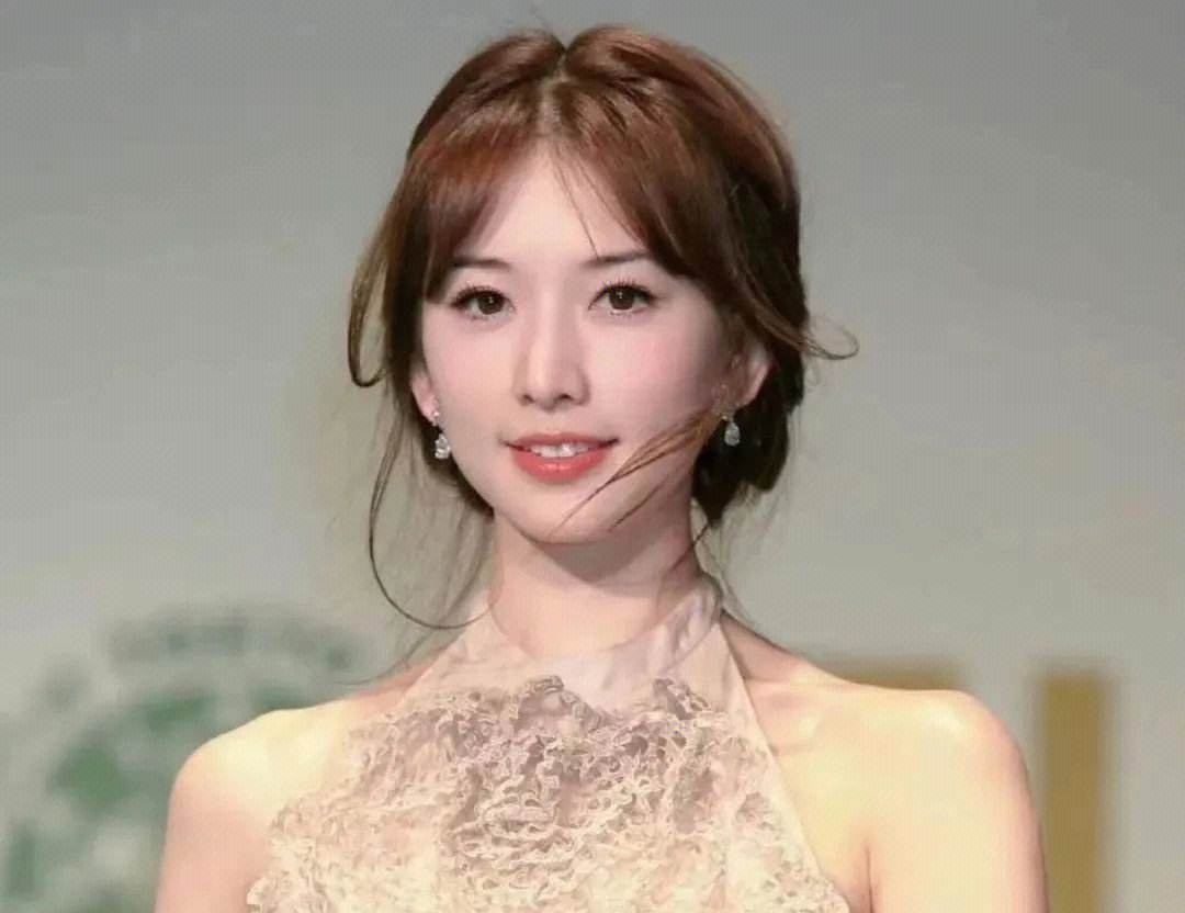 49岁林志玲广东被偶遇,一身行头超5万,对待老公卑微又主动_日本_黑泽