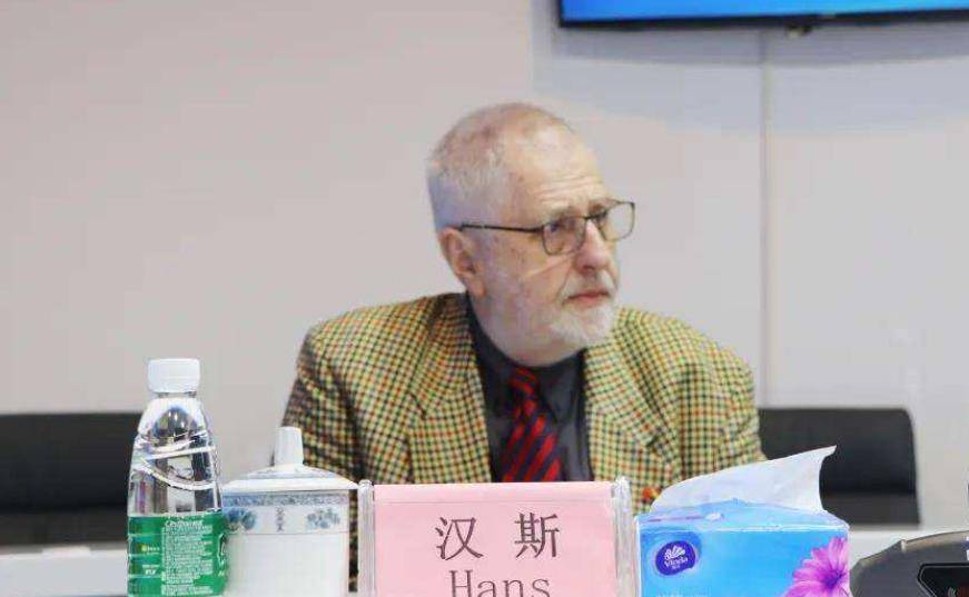 德国人汉斯:在中国待了15年不想离开,护照永久居住地改成长沙_工作