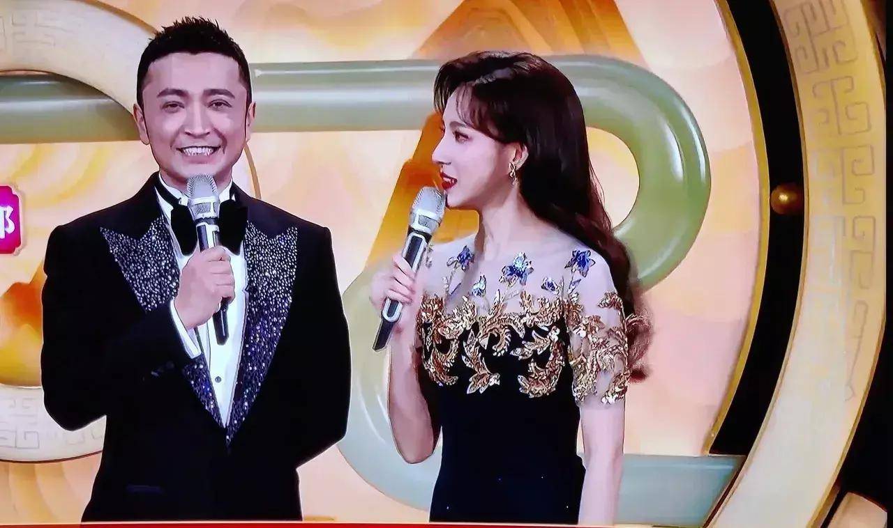 刘心悦备受央视重用,元宵晚会让马凡舒当配角,张舒越却谦让何炅