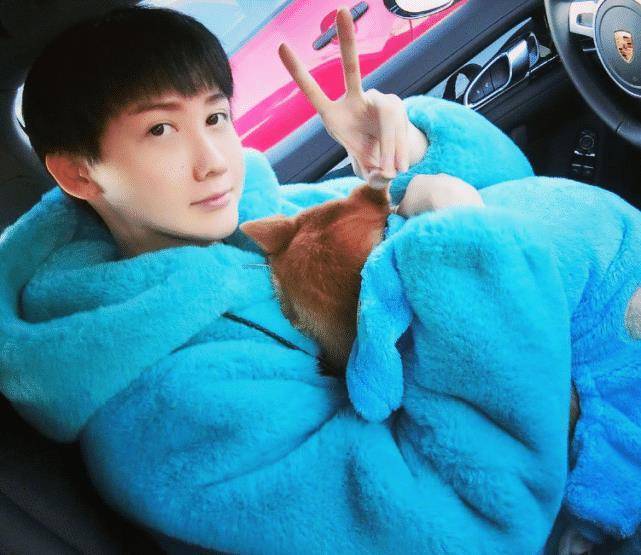 还记得整容成瘾的"蛇精男"刘梓晨吗?