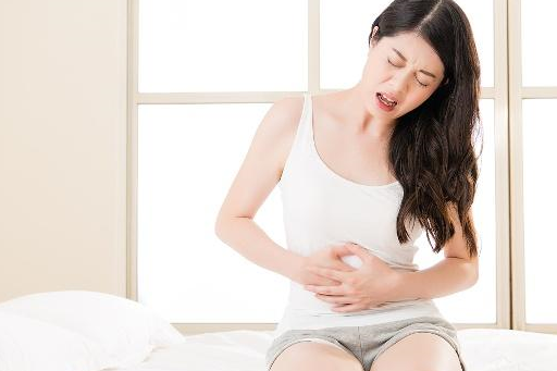 女性"分泌物"发黄是咋回事?或暗示3种妇科病,早知早好!