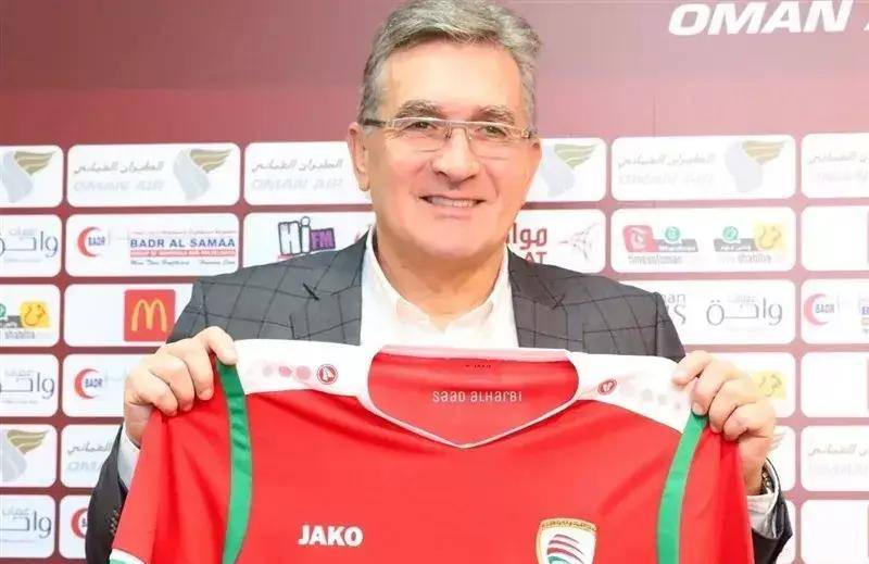 这位拿过12次冠军的教练执教过国足,但也有球迷并不认可.