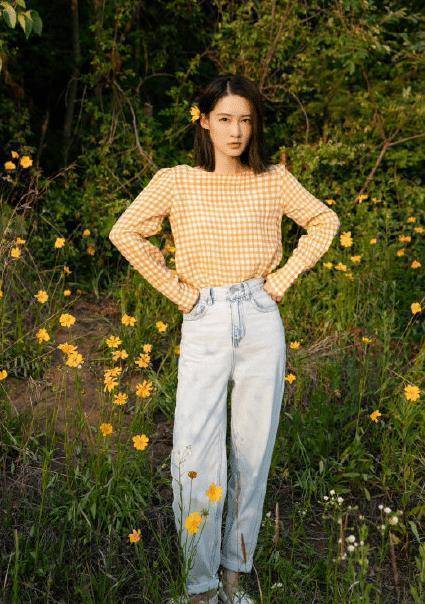 新生代的小花李沁,私服衣品太赞了,宝藏女孩一枚没错了_气质_白色