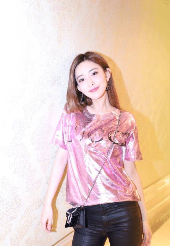 有种穿搭叫孟子义,穿"仙女裙"秀蚂蚁腰,身材叫女生自闭_时尚_上衣