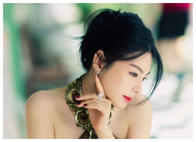 如今最美晶女!_童飞_变革_光芒