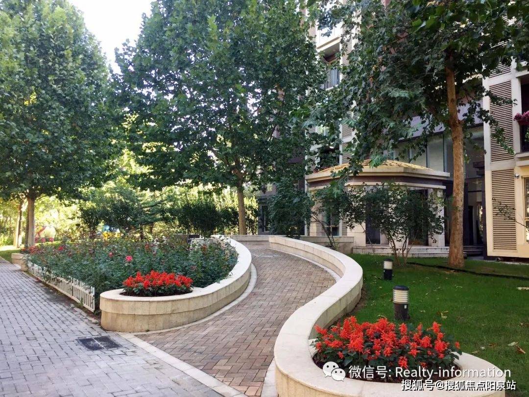 分校3公里范围内小学:芙蓉小学,皇城根小学,贡院小学中学:北京二中