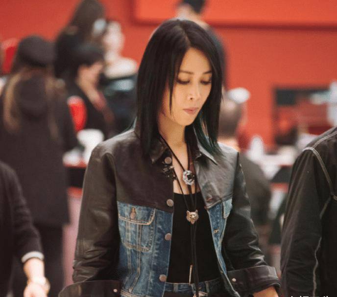 首张全员海报:周笔畅稳站中间位,那英位置最不起眼_节目_吕一_因为