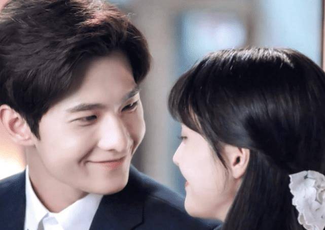 这可是杨洋的巅峰之作,他凭借里面肖奈这个角色一举成名,而郑爽也是