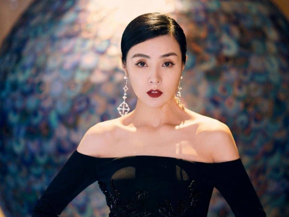 她长得漂亮,演技好,出道26年低调无绯闻,50岁活得干净洒脱_姜宏波_表