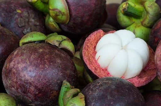 买山竹别只会挑漂亮的,"这三点"看准了,个个香甜多汁_水果_弹性_竹果