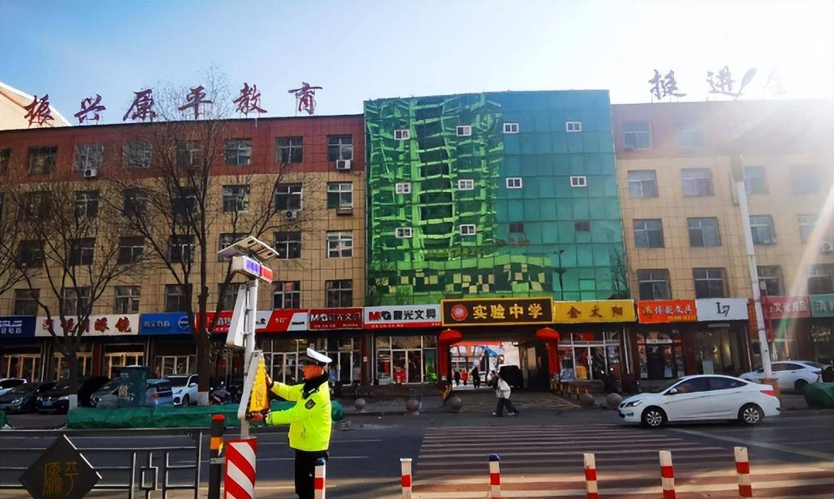 原平交警提前谋划,开学前夕深入辖区各中小学校与校方召开座谈会_校园