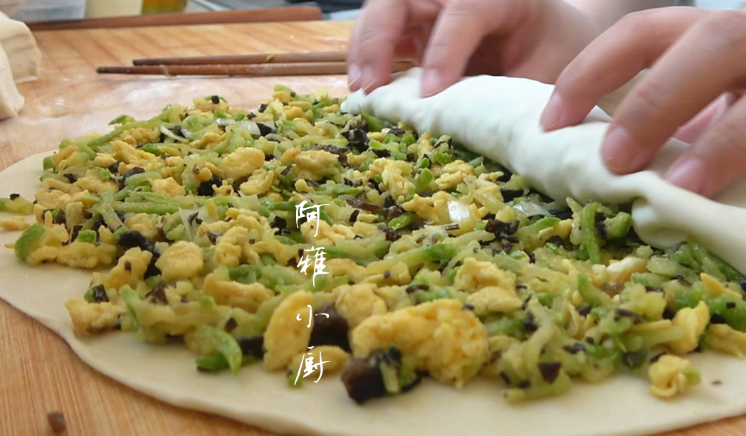 春天多吃这种懒人饼,不发面不饧面,比包子省事,比饺子快速_卷子_面团