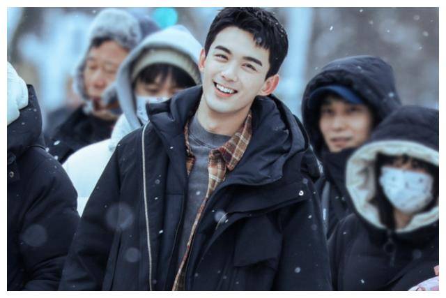 剧中,吴磊饰演的林亦扬从小傲娇又锋利,但随着年龄增长和遇到赵今麦