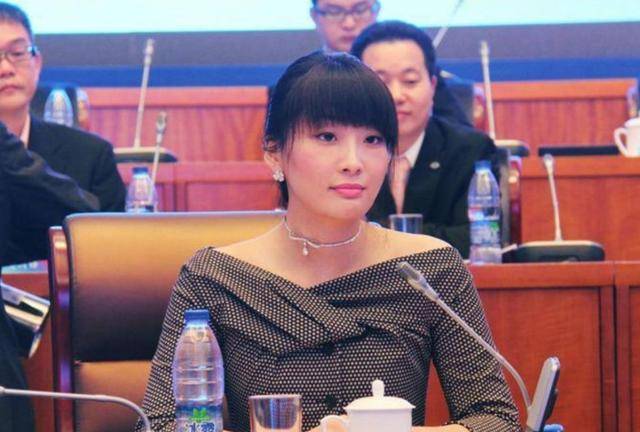 娃哈哈老总宗馥莉:37岁仍单身,不愿继承579亿家产_企业_工作_父亲