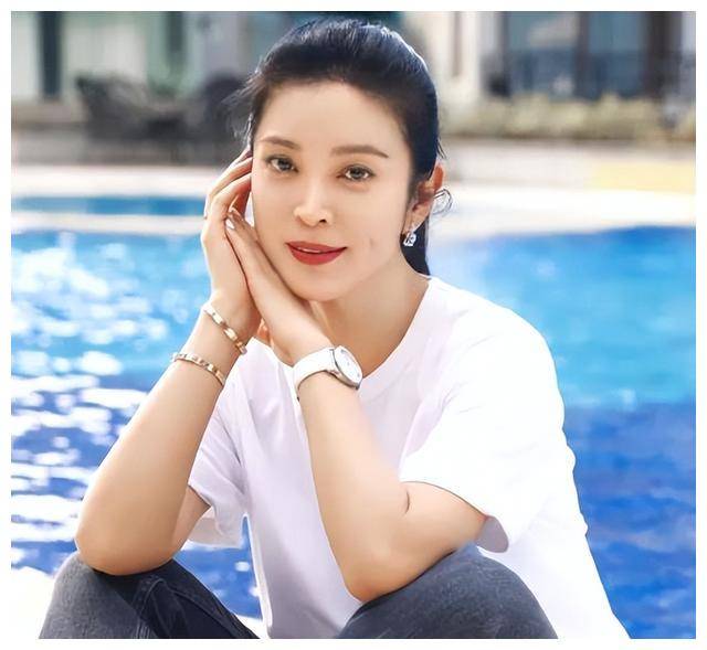 李冰冰宣布不婚!10亿财产送给心仪之人!_李雪_姐姐_家庭