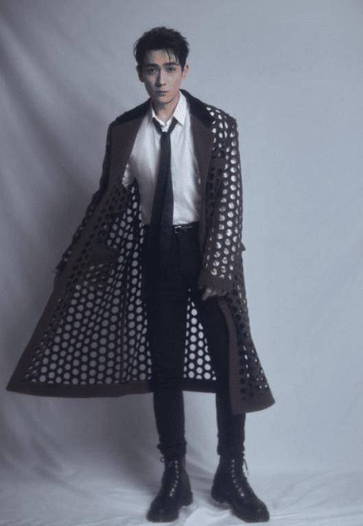 朱一龙为塑造角色暴瘦,不要说是粉丝了,路人看了都心疼_造型_黑色