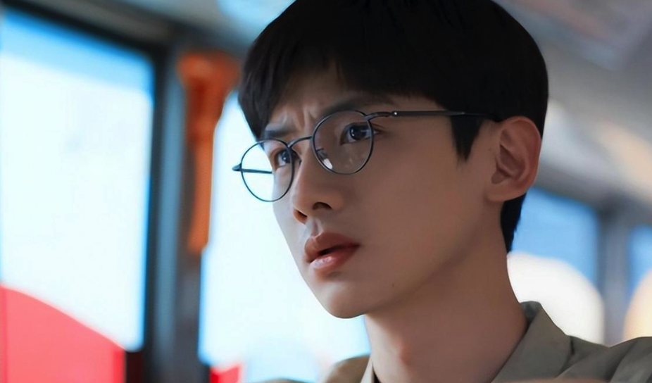 白敬亭那一晚就这么塌了,得知真相后:内娱其实挺可怕的!