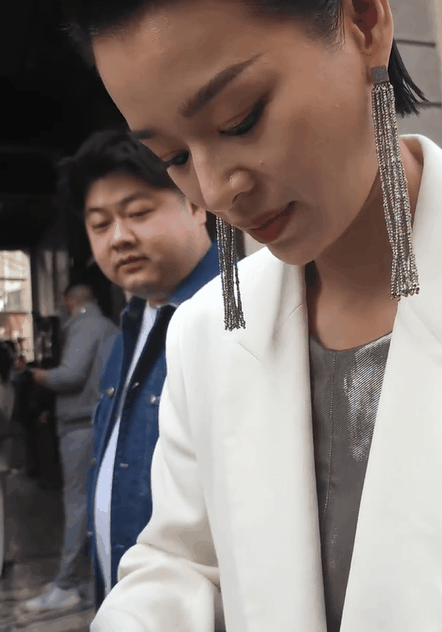 刘涛大饼脸"人间尤物"?看她和胡杏儿合照,答案揭晓!_造型_状态_时尚