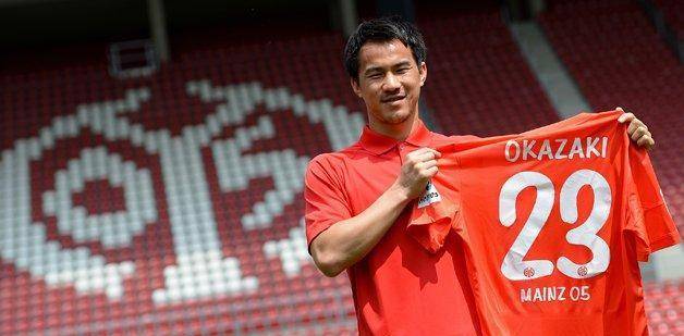 后面的故事我们也都是知晓,作为15/16赛季主力球员的冈崎慎司,在英超