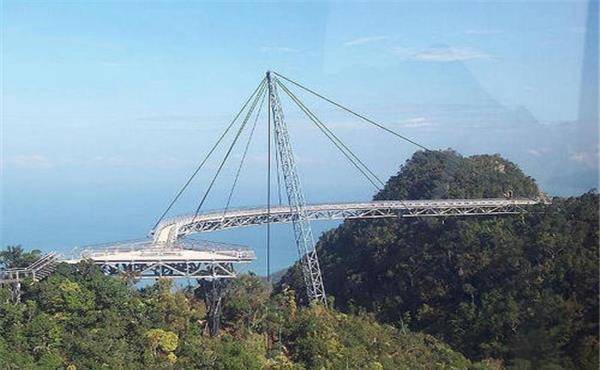 全球最惊险的大桥,整个大桥只用一根支柱支撑,被称天空之桥!