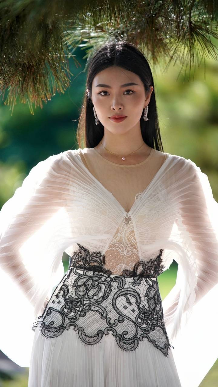 这身材太顶了!田曦薇,甘婷婷写真赏_余薇薇_魅力_女性