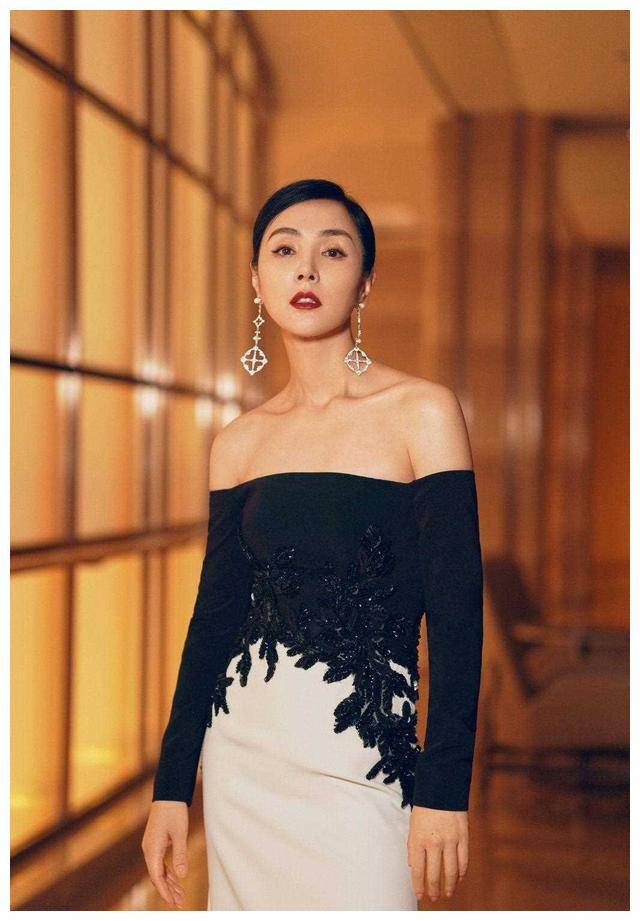 50岁女星,戏上赤裸,戏外守身,一脱成名._姜宏波_影视圈_演技