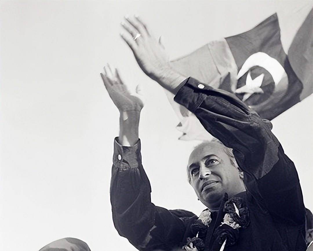 巴基斯坦总统布托被处绞刑,遗体被悬30分钟,死前坦白:我无罪_米尔扎