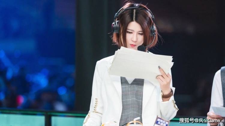 rita晒巴黎世家带字丝袜!粉丝发出灵魂质问:你为什么没有人追?