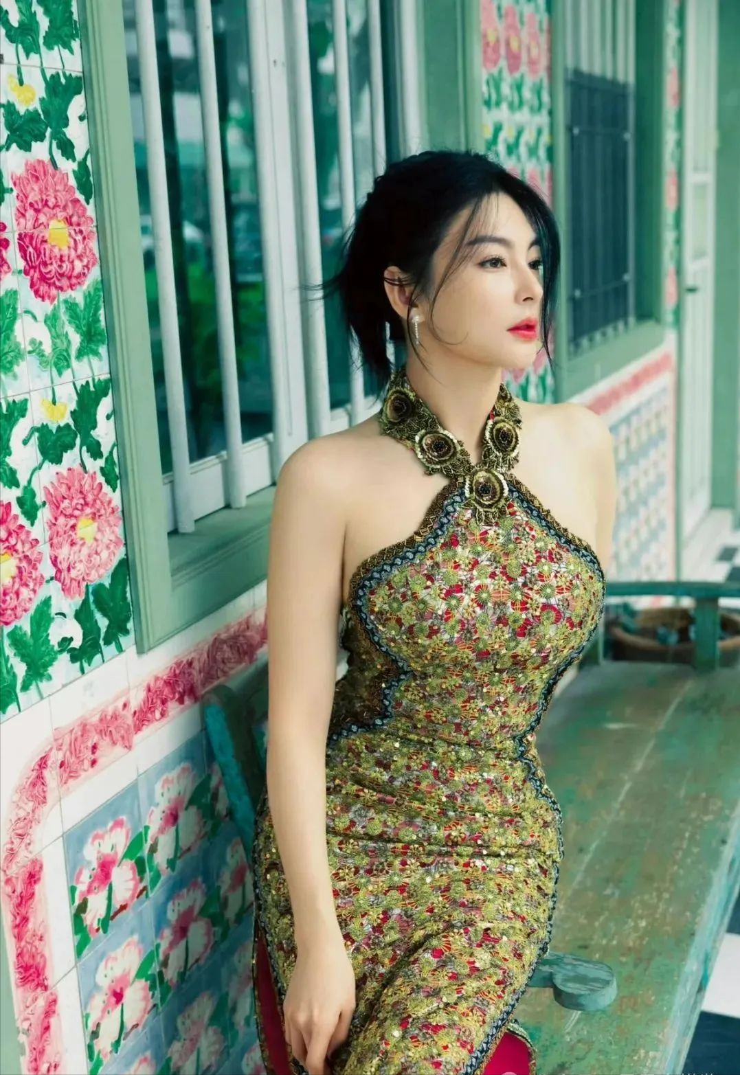 杨幂张雨绮旗袍写真大赏:身材真丰腴秒变"大号水蜜桃",性感又迷人