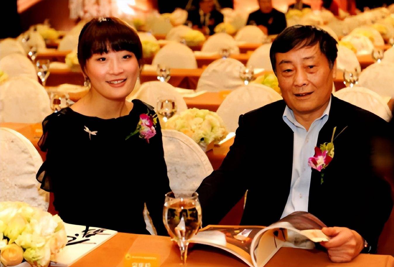 坦言只有事业_父亲_公司_王力宏